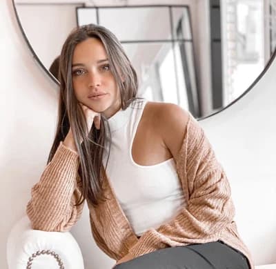 Portrait of Sofía, seated beside a round mirror